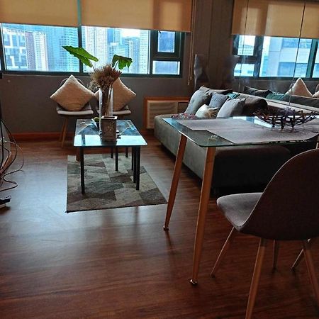 Loft Condo Beside Shangri-La Fort Manila Exteriör bild