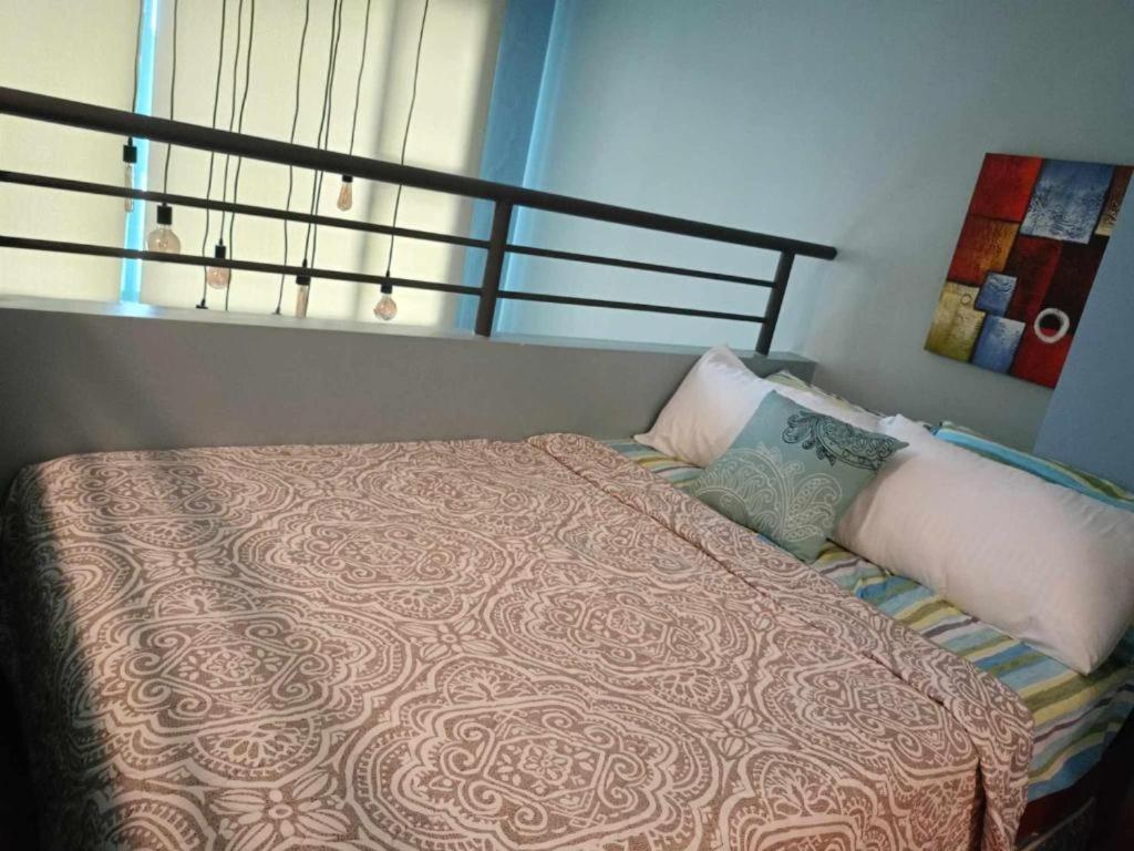 Loft Condo Beside Shangri-La Fort Manila Exteriör bild