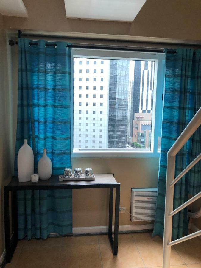 Loft Condo Beside Shangri-La Fort Manila Exteriör bild
