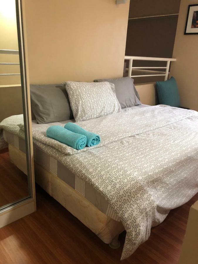 Loft Condo Beside Shangri-La Fort Manila Exteriör bild